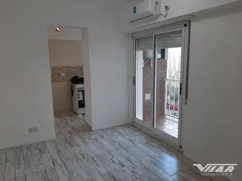 En Venta Departamento 1 amb. con balcon, refaccionado.  Olivos