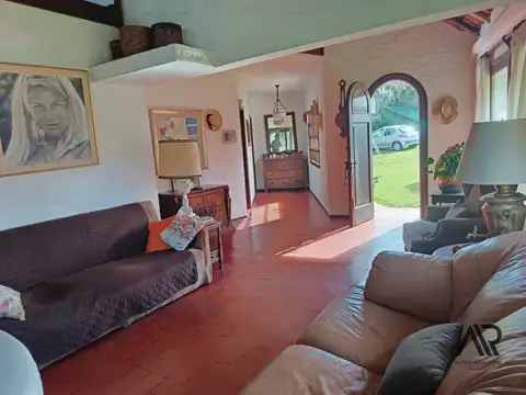 Casa en venta de 4 dormitorios c/ cochera en Jardin Pinares
