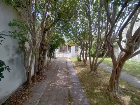 Casa en Alquiler con 1 cochera