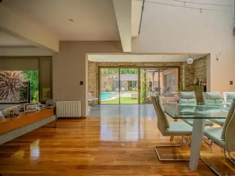 Casa 6 ambientes con 4 baños