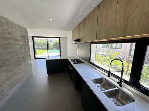 VENTA Casa 4 Dorm. en Barrio Araucarias | PUERTOS