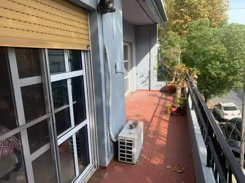 PRIMER PISO 2 DORMITORIOS CON PATIO Y TERRAZA