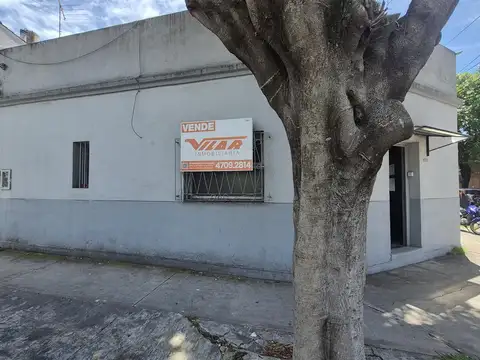 En venta Deposito o Taller 80m2 c/ ingreso vehicular, patio y terraza. Villa Martelli