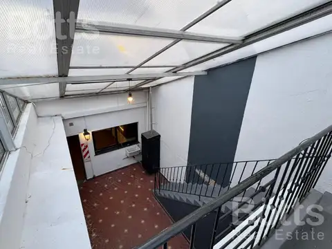 PROPIEDAD DE USO COMERCIAL, 10 HABITACIONES 5 BAÑOS, 2 PLANTAS