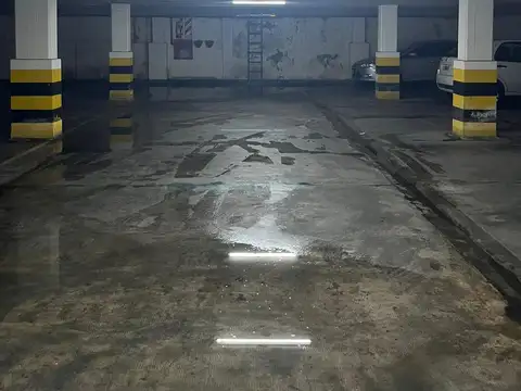 Amplia cochera apta camioneta en Zona Tribunales, General Paz al 500, Barrio Sur