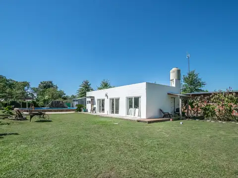 Carpintero al 900, Barrio los pájaros El Cazador