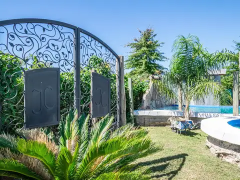 Casa en Venta con 5 cocheras