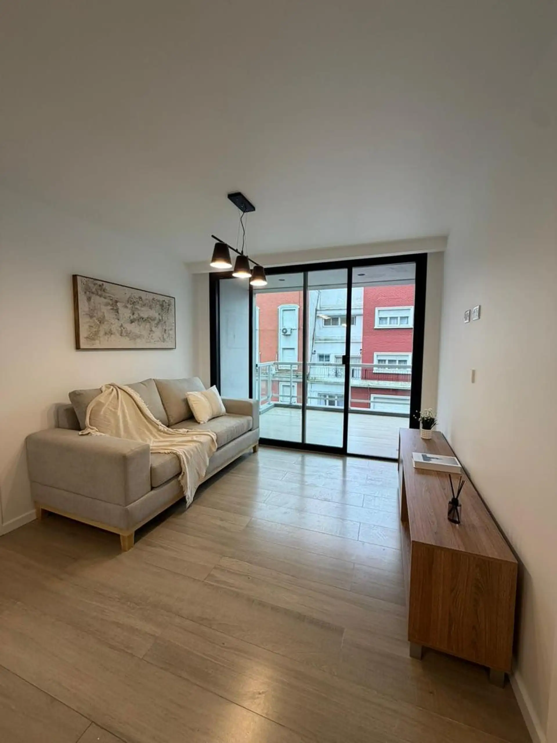 VENTA 2 ambientes con balcón saliente en edificio NOVECCENTO MORENO | Plaza Colon