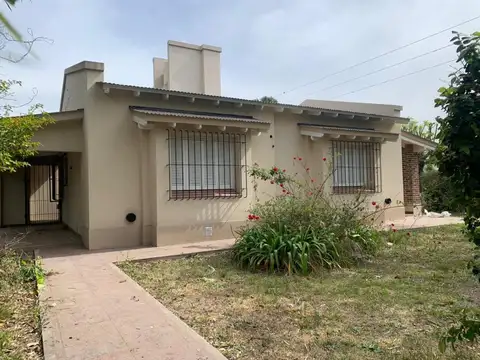 Casa en Alquiler con 1 cochera