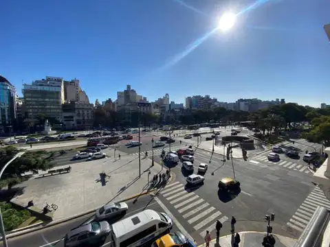 DEPARTAMENTO 5 AMBIENTES CON DEPENDENCIA Y COCHERA