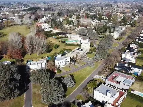 OPORTUNIDAD CASA CON PISCINA SAN PATRICIO