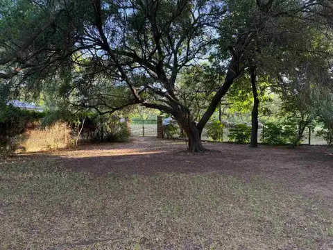 VENTA CASA QUINTA CON PILETA EN ARROYO LEYES