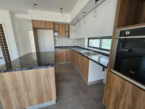 FABULOSA CASA A ESTRENAR EN CASTAÑOS