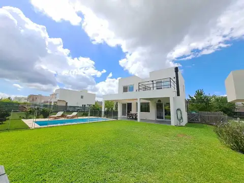 VENTA CASA 5 AMB TIPAS PILETA INTERNO ORIENT NORTE