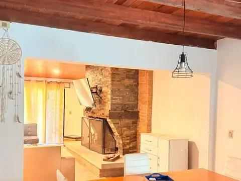 Casa 8 ambientes con 4 baños