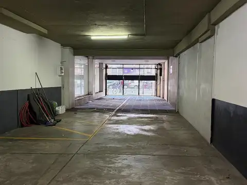 AMPLIA COCHERA EN VENTA EN ALMAGRO