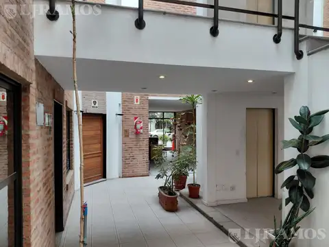 Oficina en Alquiler con 1 cochera