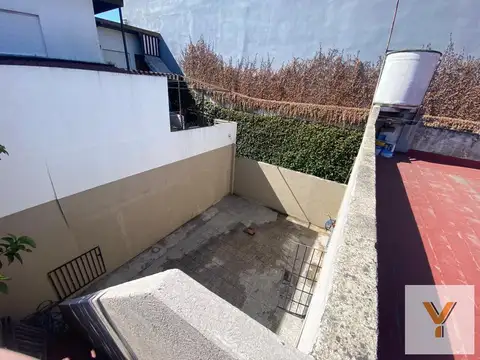 Casa en venta - 1 dormitorio 1 baño - patio y terraza - 208mts2 - Ramos Mejia