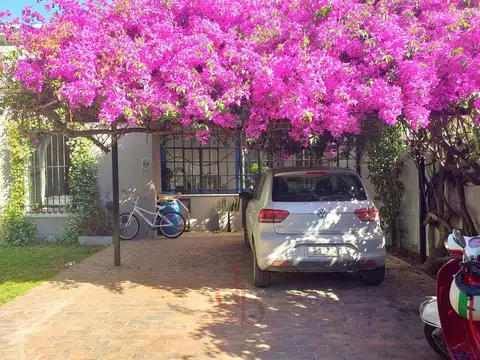 Casa 7 ambientes con 3 baños