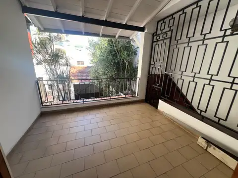 Venta PH 4 ambientes en Wilde Centro