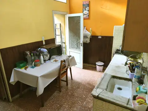 CASA DE 3 AMBIENTES CON COCHERA, AMPLIO PATIO Y TERRAZA. ANTOFAGASTA 379 AVELLANEDA