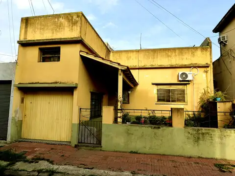 CASA DE 3 AMBIENTES CON COCHERA, AMPLIO PATIO Y TERRAZA. ANTOFAGASTA 379 AVELLANEDA