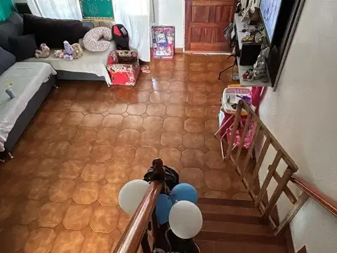 Depto Tipo Casa 4 ambientes con 2 baños