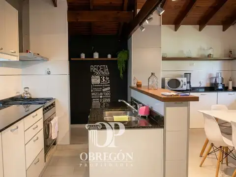 Casa 4 ambientes con 2 baños