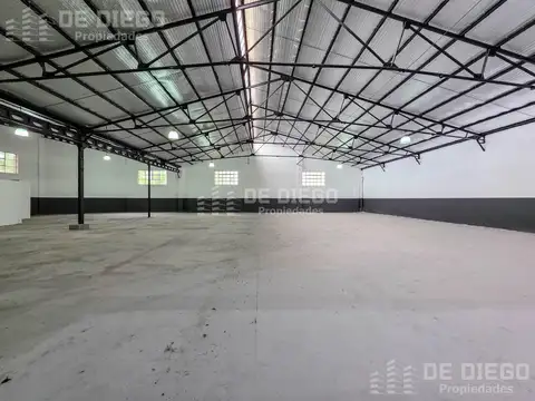 Alquiler deposito 788 m2 parque empresarial con seguridad Monte Grande Esteban Echeverria