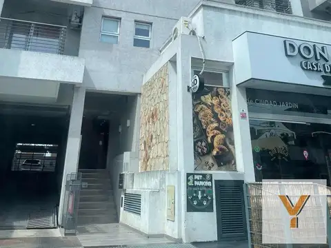 Gaucho Cruz e/ Triunvirato y Cochabamba