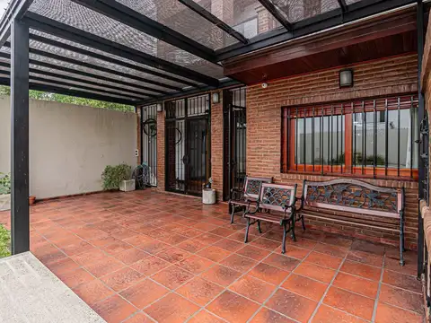 Casa 5 ambientes con 3 baños