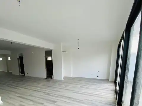 Oficina en Venta con 2 cocheras