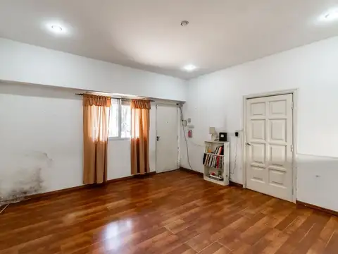 Venta casa de 6 amb 2 cocheras, terraza, parrilla