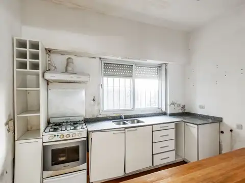 Casa 6 ambientes con 2 baños