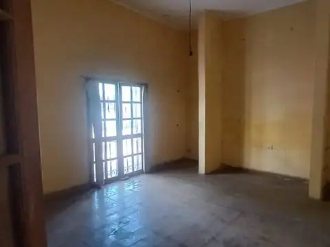 Casa 6 ambientes con 1 baño