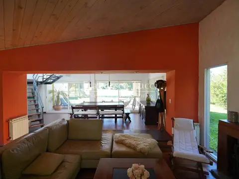 Casa 5 ambientes con 2 baños