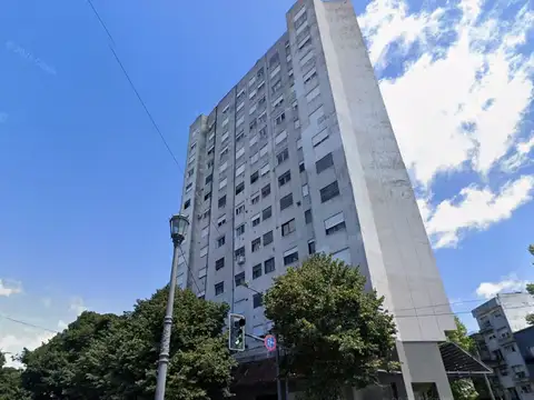 44 e/ esq diagonal 80 y 300, Piso 9