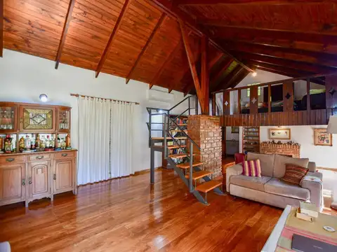 Casa en Venta con 2 cocheras