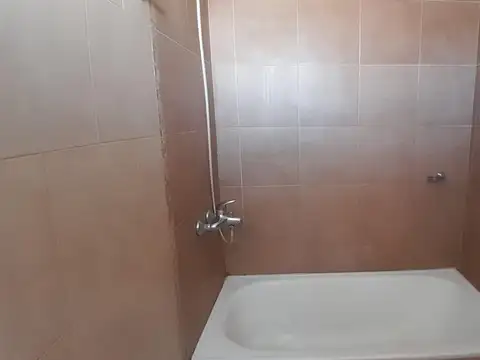 MONOAMBIENTE AL FRTE. C/COCHERA EN EDIFICIO PREMIUM!