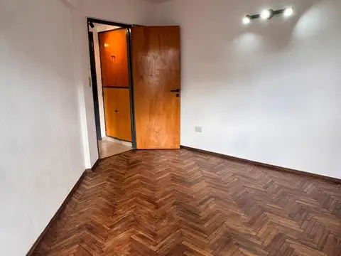 Buenos Aires 500, Piso 7