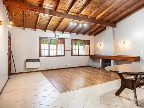Casa 5 ambientes con 2 baños