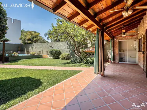 Casa en Venta con 2 cocheras