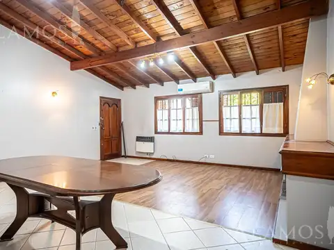 Casa 5 ambientes con 2 baños