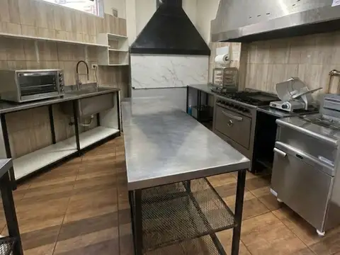 IMPORTANTE LOCAL COMERCIAL CON O SIN EQUIPAMIENTO 