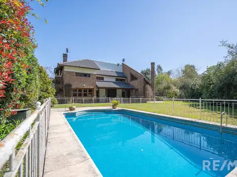 VENTA CASA 4 AMB  C/PILETA  LAS PRADERAS DE LUJAN 