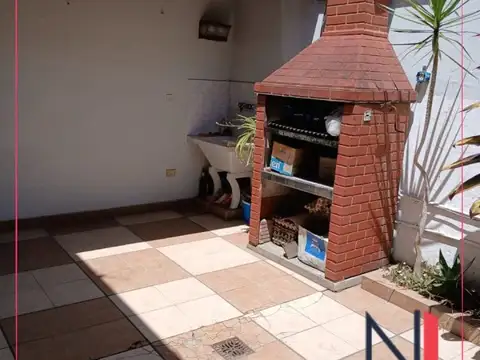 Alquiler PH con patio y parrilla en V Sarmiento