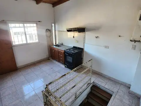 Casa 8 ambientes con 4 baños