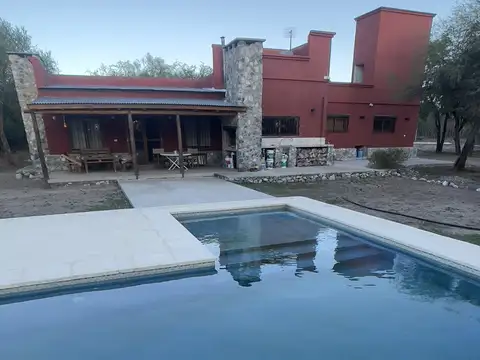 Exclusiva casa de campo en San Marcos Sierras – Naturaleza, privacidad, piscina y excelente infraestructura