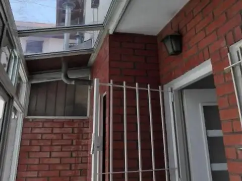 Depto Tipo Casa en Alquiler con 1 cocheras