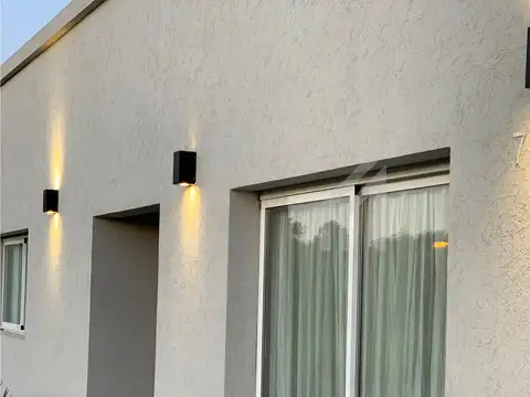 Casa en Alquiler en El Cantón, USD 1.800